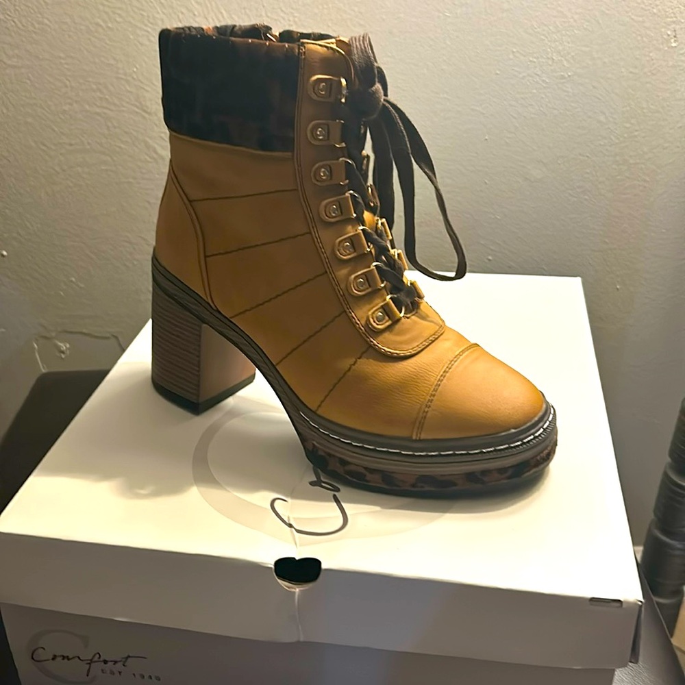 Women’s boots with leopard print